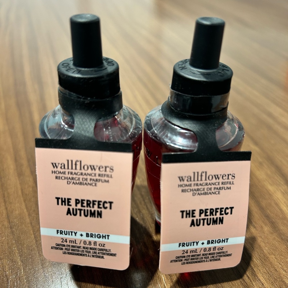 2 Bath & Body Works The Perfect Autumn Wallflowers
